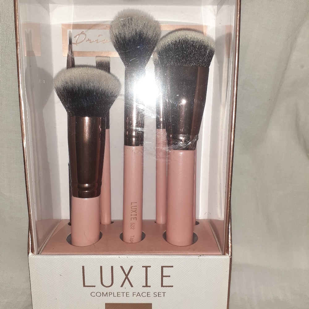 Luxie  brush set